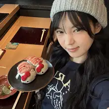 カジュアルな犬のプリント柄コットンTシャツ【ゆったりフィット・ラウンドネック・女性用】