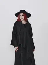 不均一なプリーツデザインの黒シャツ【ゆったりシルエット・長袖・ダーク系】