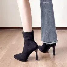 黒のストレッチブーツ【防水ソール・ミドルカット・ハイヒール・先細デザイン】