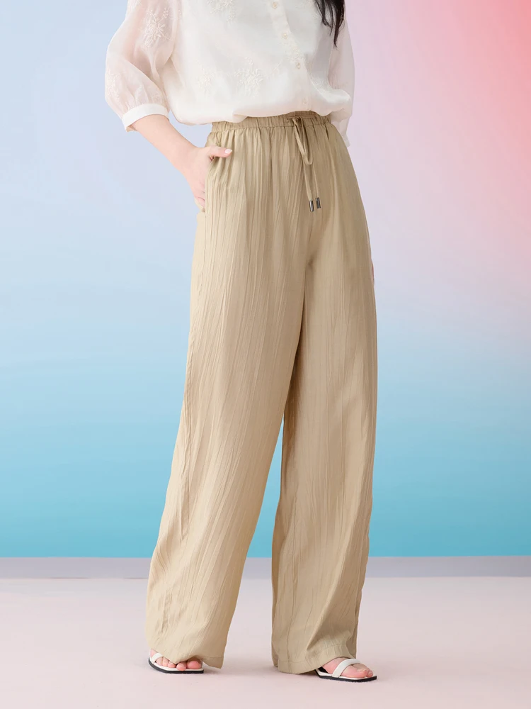 ワイドパンツ おすすめ レディース 通勤スタイルで活用できる高級感のあるストレートパンツ