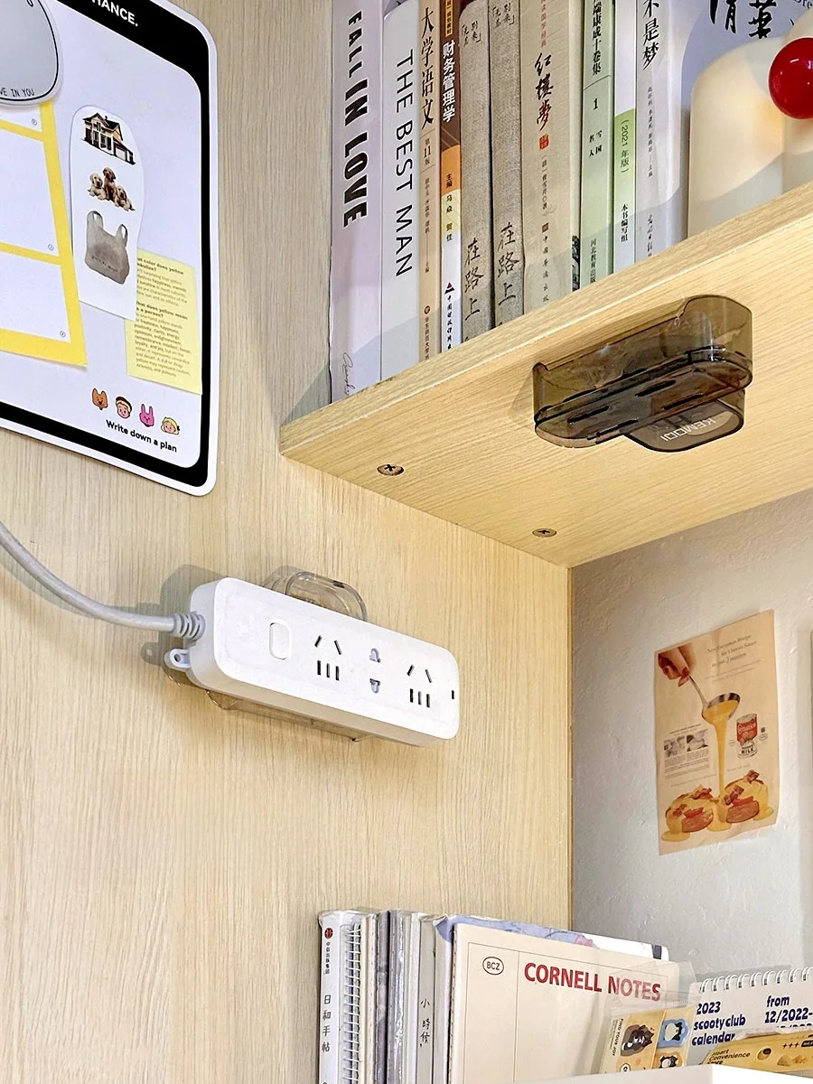 学生寮用デスク用壁固定電源タップ：収納効率と設置自由度を実現