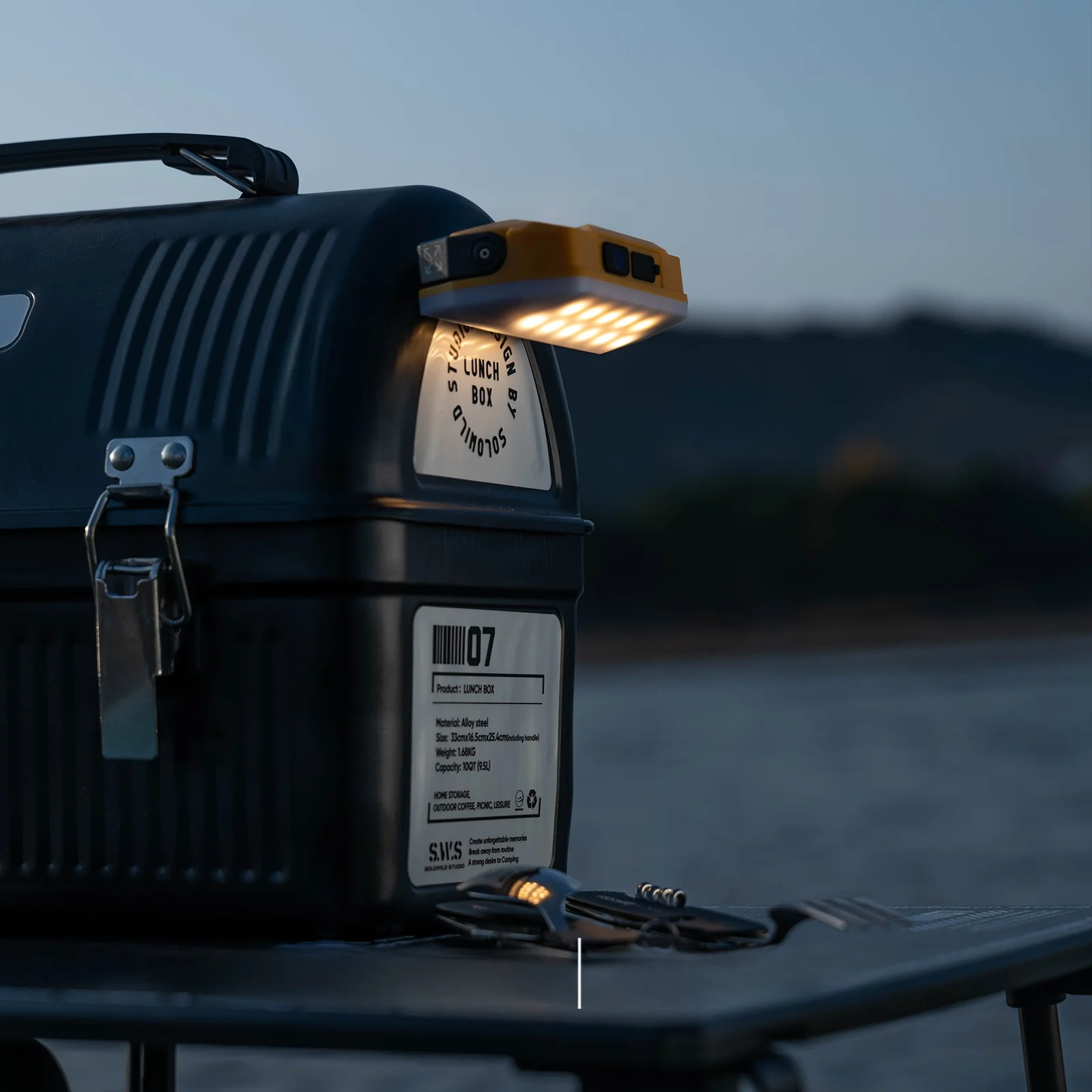 1000ルーメンランタンと比べて、この磁吸式LEDキャンプライトは本当に強いのか？
