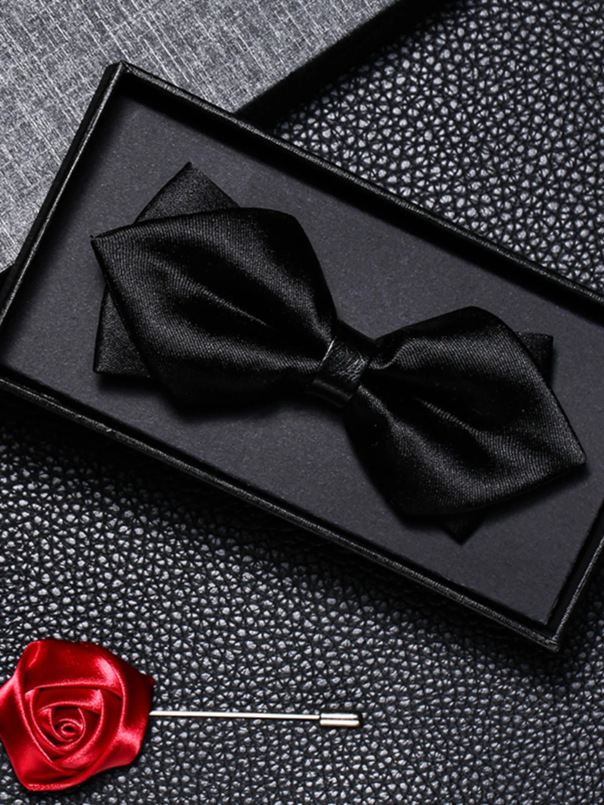 結婚式に着るメンズセットアップは、どう選ぶべきか？