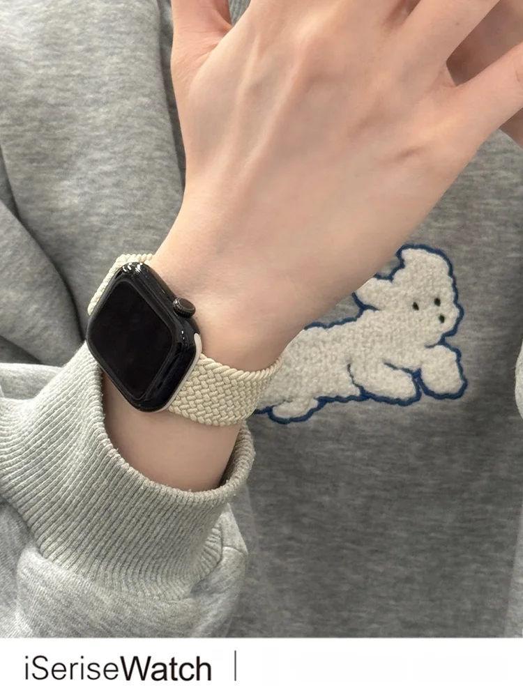 Apple Watchのゴールドに合うベルトはどれがおすすめ？通気性とデザインのバランスを取ったナイロンバンドが今、注目されています