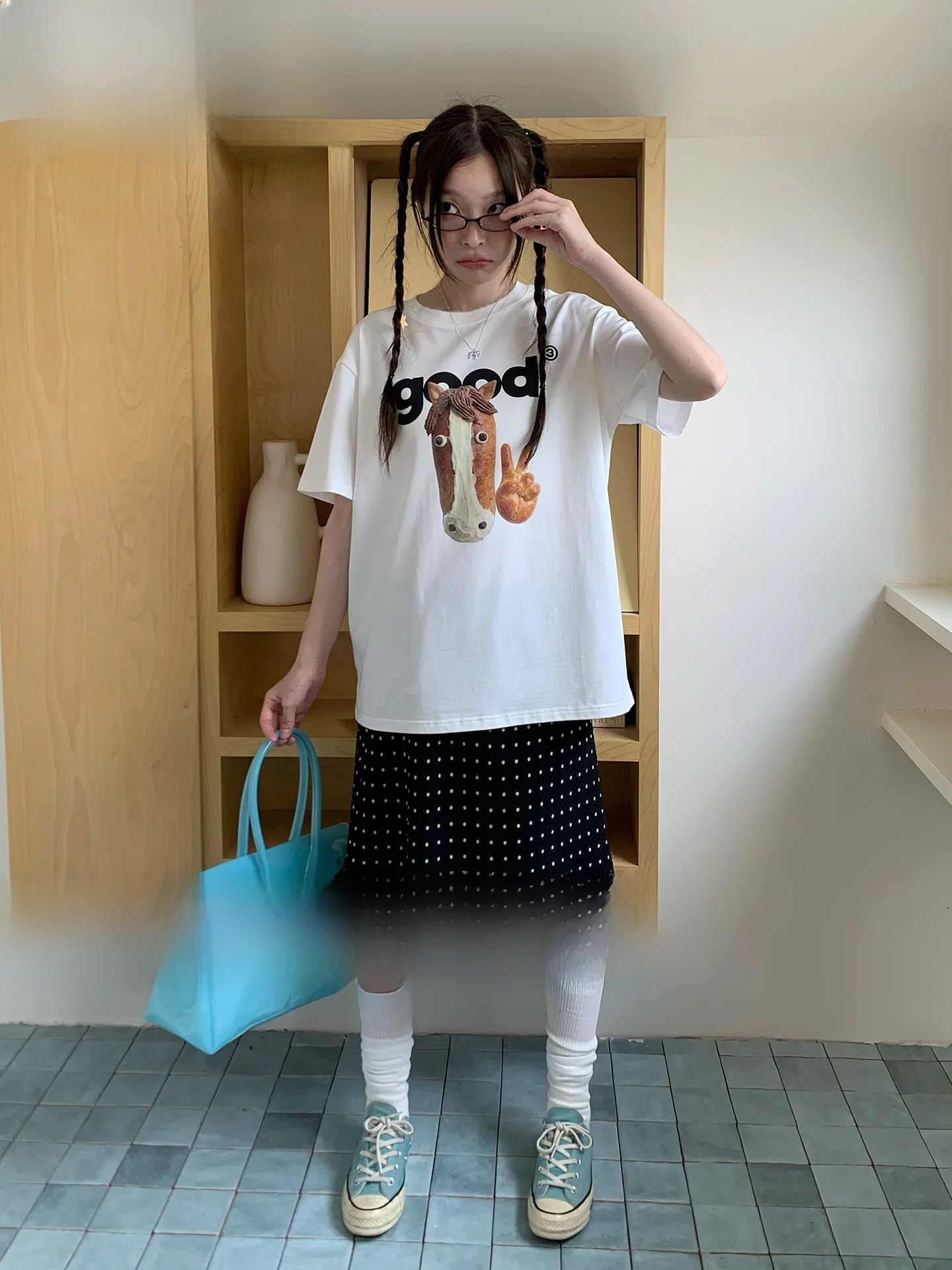 ユニークな印刷Tシャツで失敗しないスタイルは？
