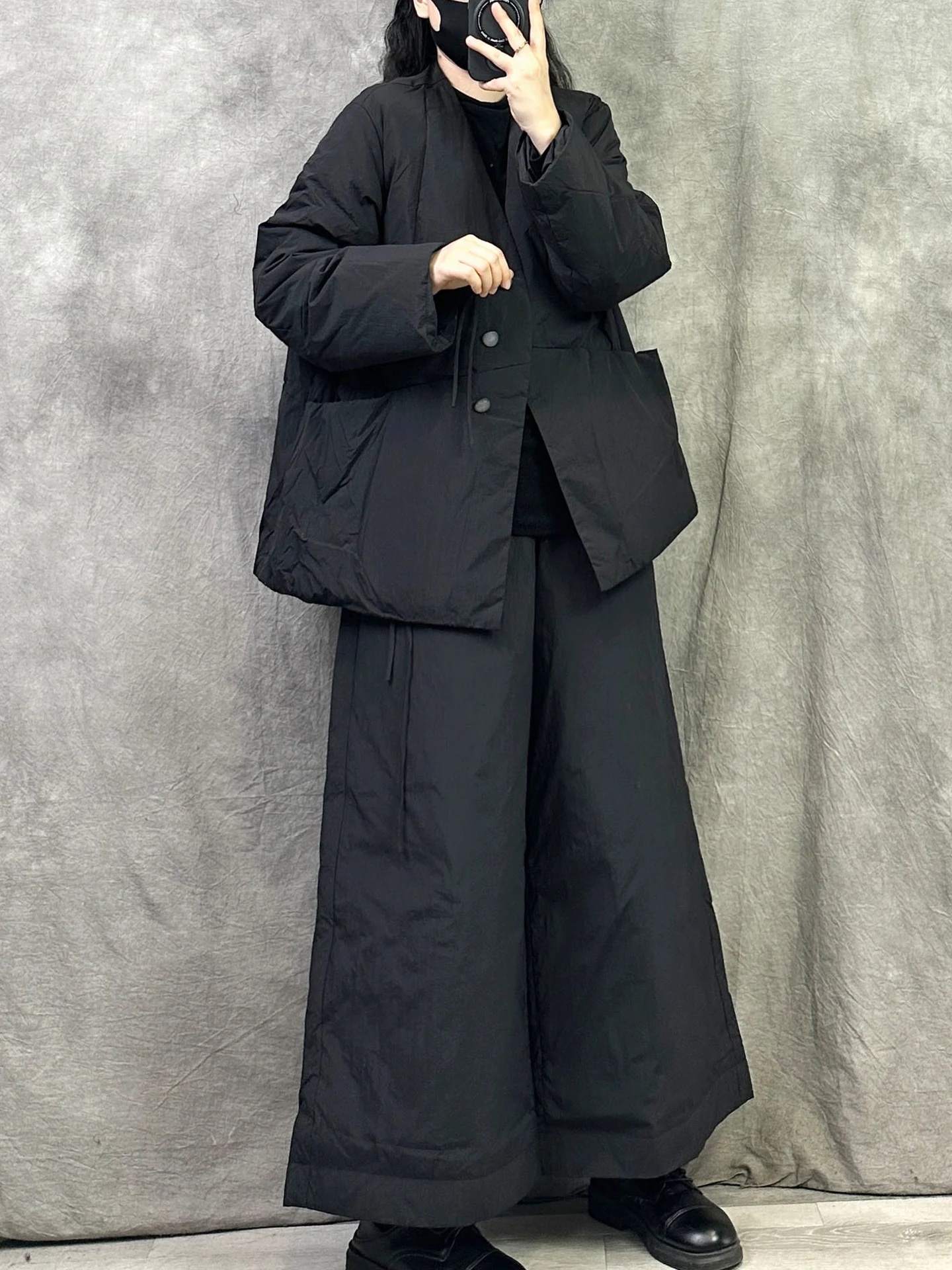 ハーフパンツや通勤パンツに悩むあなたへ：冬の防寒ダウンパンツは、本当に「着やすい」のか？