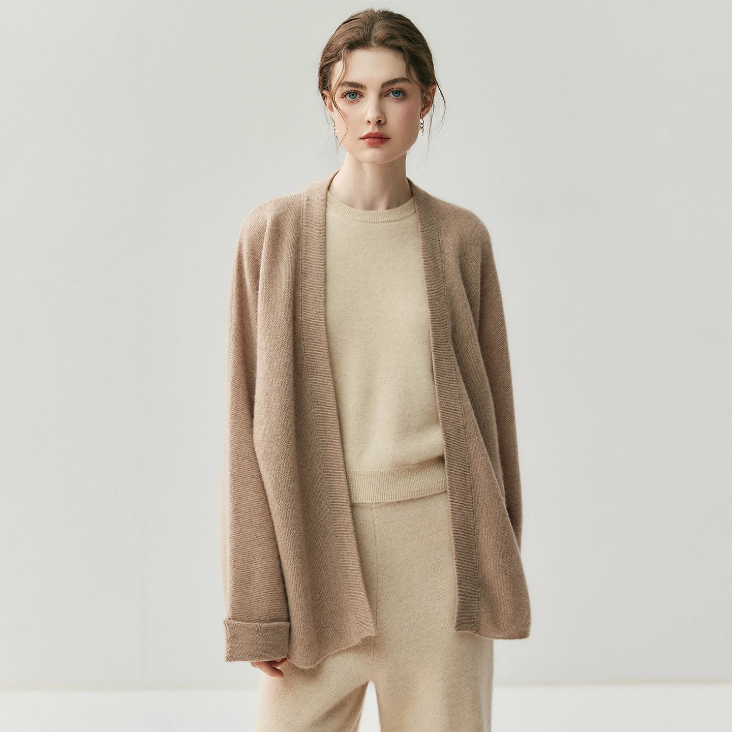大人可愛い服 40代コーデの完全ガイド｜シンプルパーカーで自然な可愛さを実現