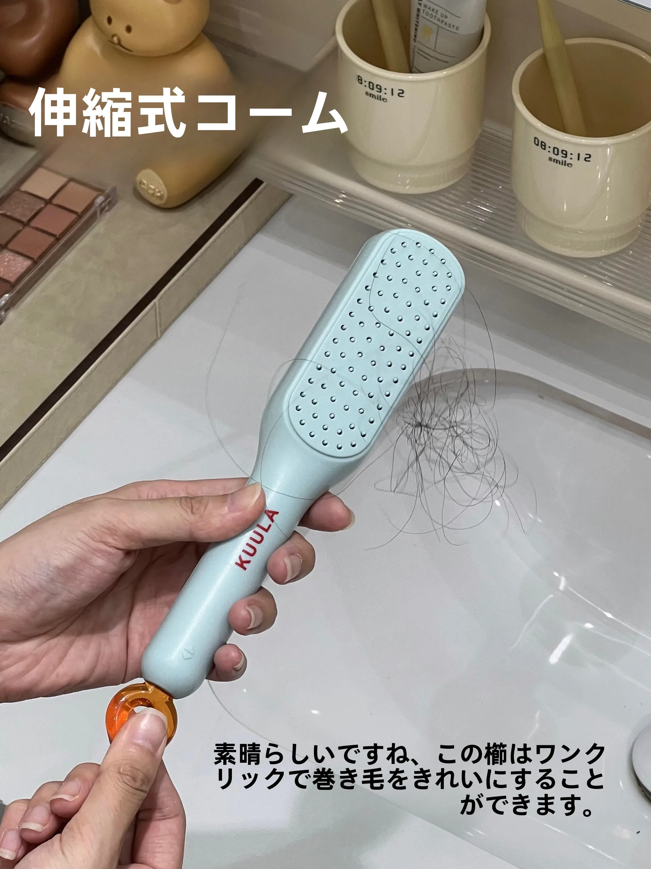 携帯可能な伸縮ミニブラシ：頭皮マッサージと静電気防止の女性向けケアツール