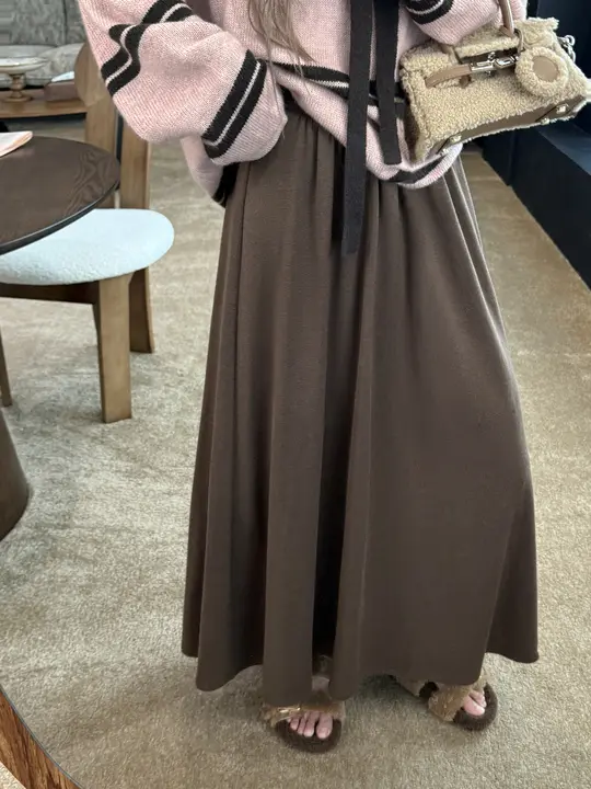 落ち着いたカラ―の大きなフレアスカート【冬用・極上の柔らかさ・快適デザイン】（セットアップ対応）