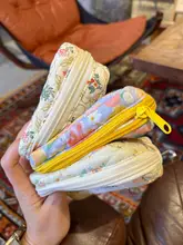 コスメポーチ レディース トースト型 立体 花柄 厚手 コンパクト メイク直し クッションリップ収納 バッグインポーチ