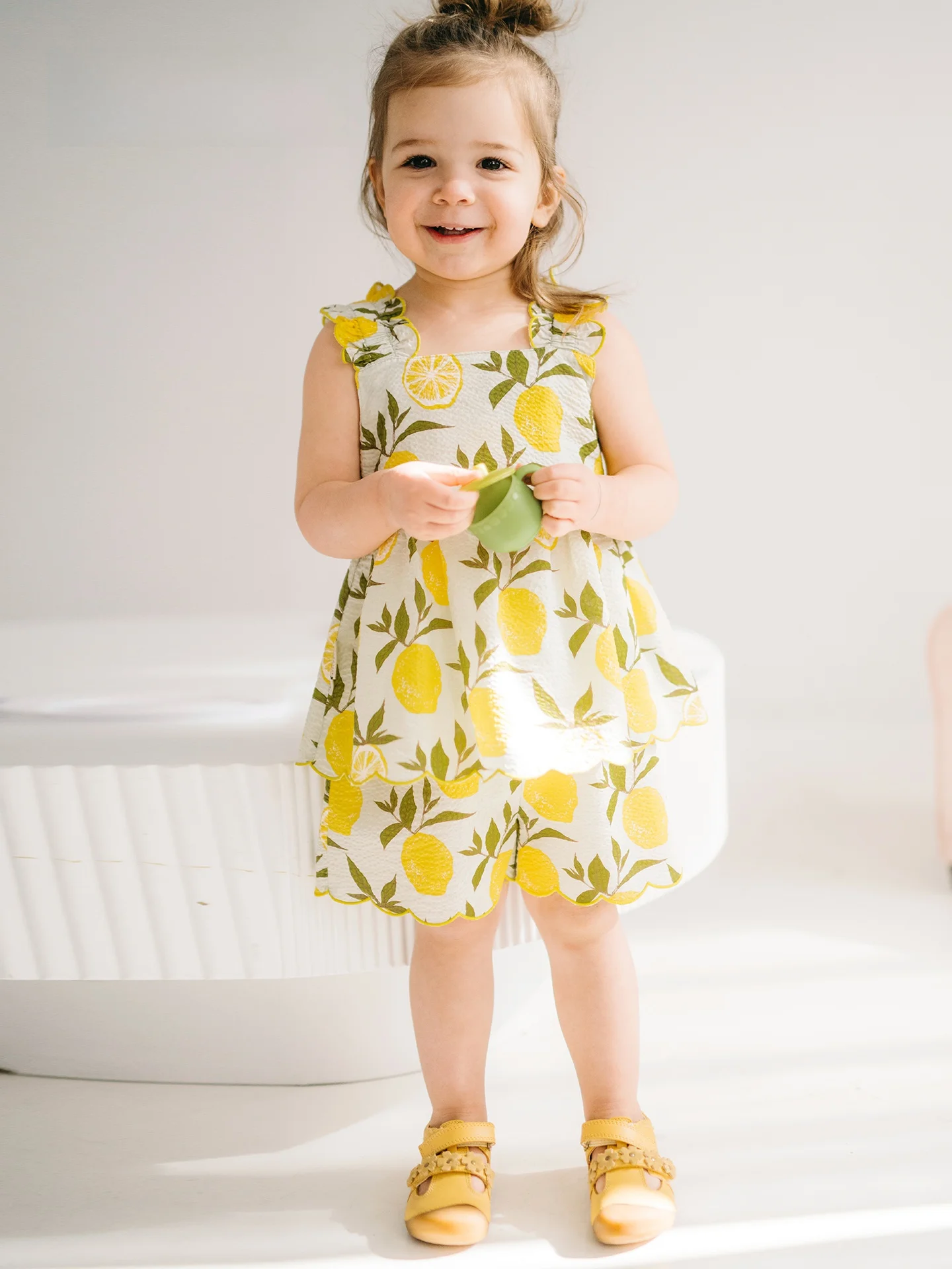 女の子 赤ちゃん 服 どう選ぶ？フリルと植物の夢が詰まった1枚が答えになる
