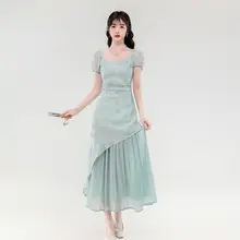 エレガントなデザインの夏用レディースドレス【フレンチスタイル・不規則なデザイン・リゾート風】