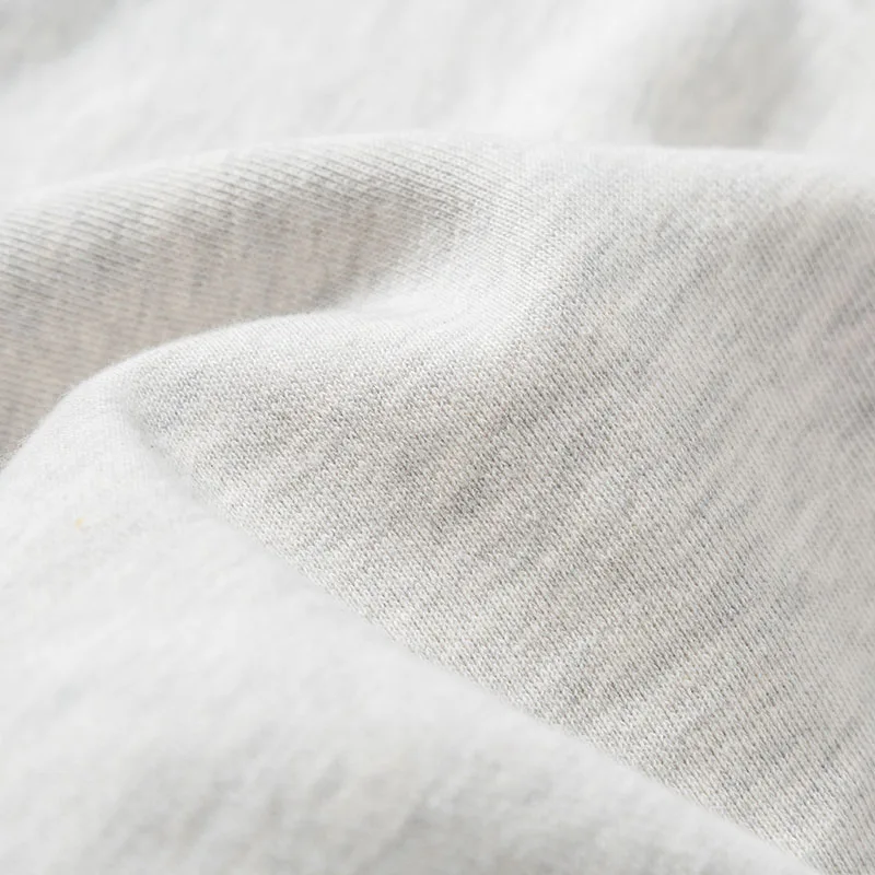 Tシャツを横から見るとどう着こなす？肩幅に合わせた着こなしのコツと、おすすめのアイテムは？