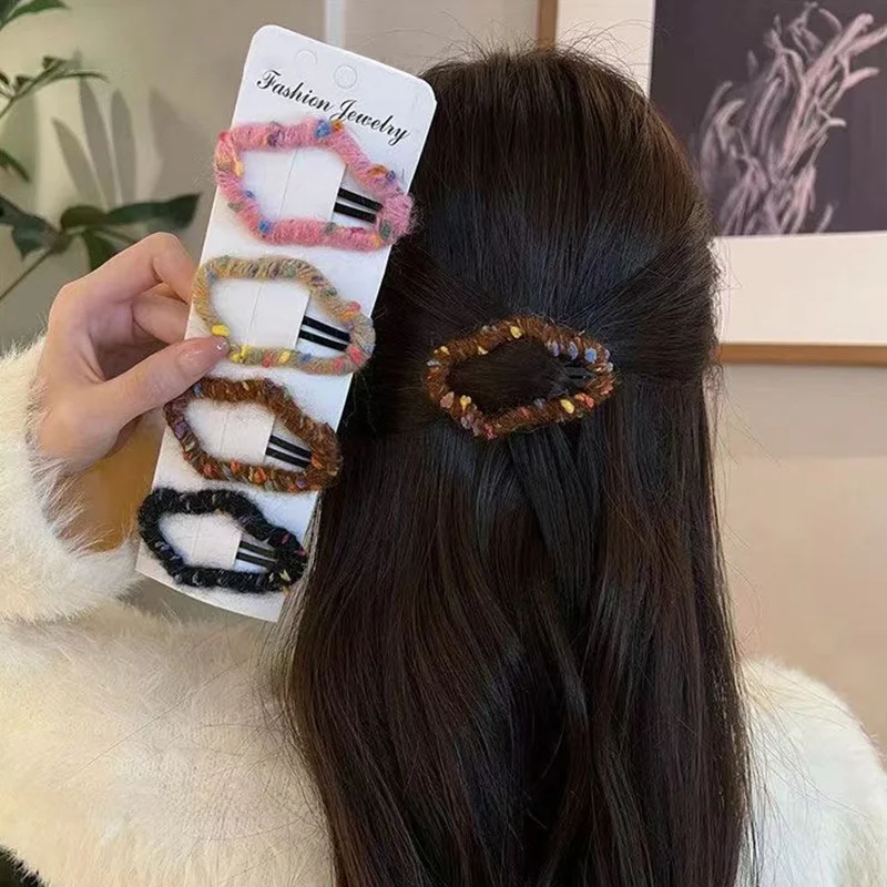 カラフルな毛糸の雲デザインヘアクリップ：サイド留めの簡単なやり方とおすすめの色