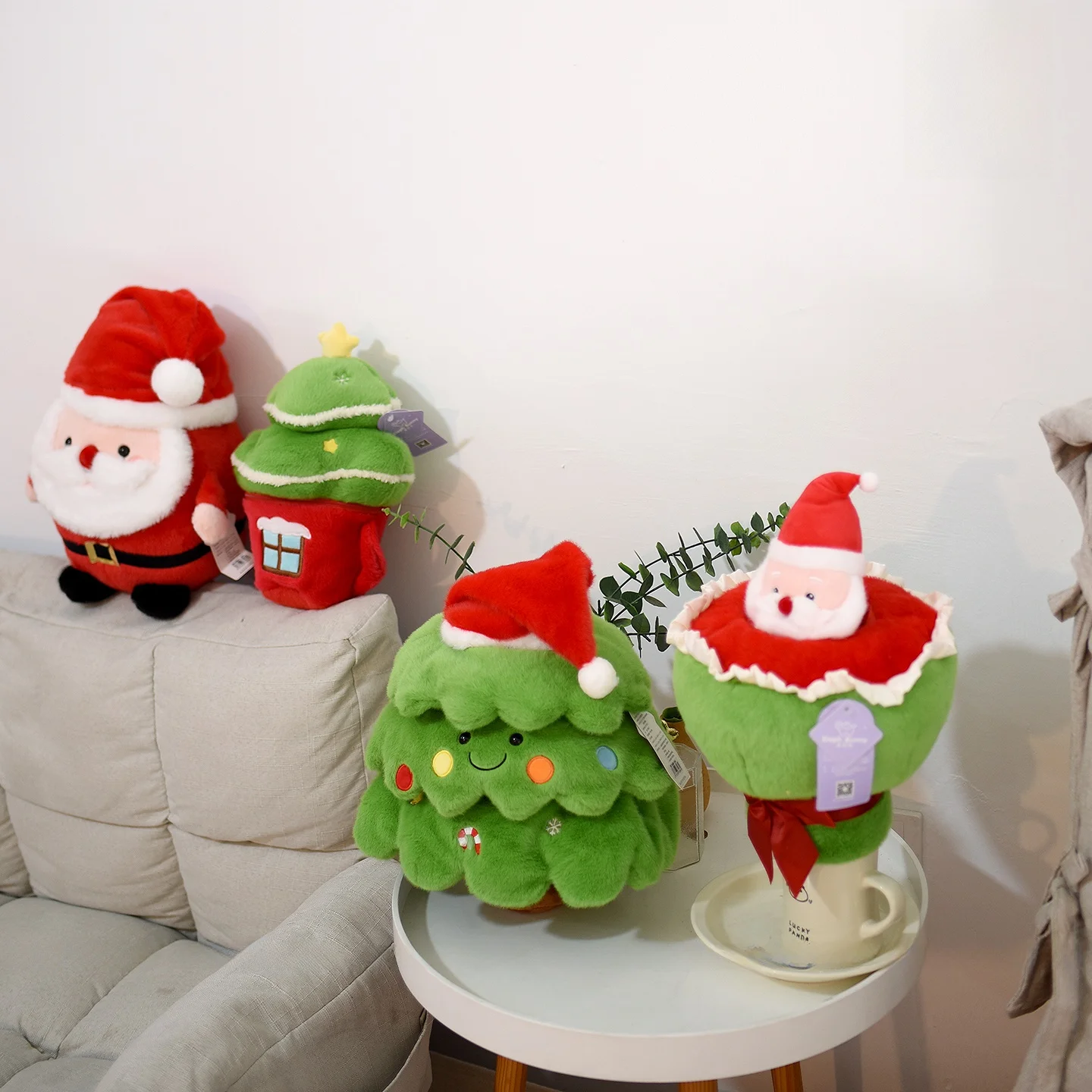 可愛いサンタクロースのぬいぐるみ：クリスマスツリー用・インテリア装飾の最適な選択