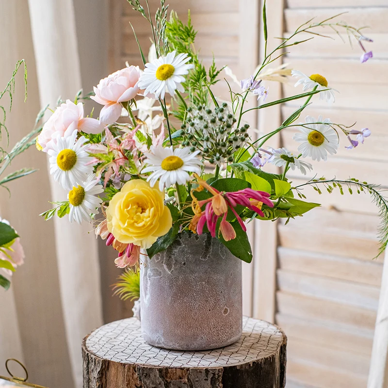 花瓶 ヴィンテージテーブル装飾 アートガラス：floating vase ripple と 二輪挿し 花瓶 の機能比較