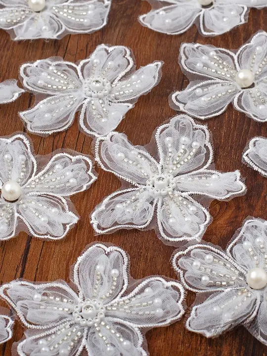 幅8.5cmの立体ビーズ付きネット生地の花 DIY用衣装・ウェディングアクセサリー用装飾素材