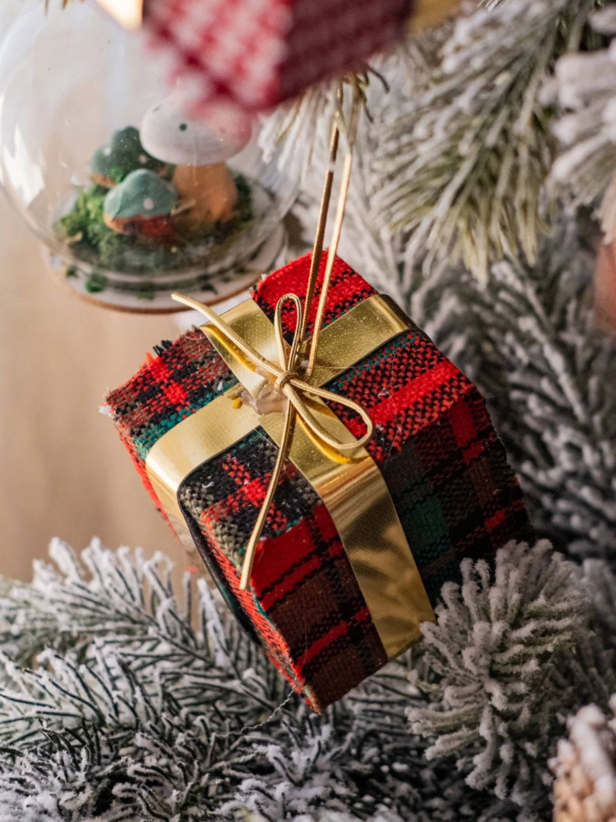 クリスマスギフトボックス：シーンセッティングと雰囲気作りに最適な装飾用アイテム