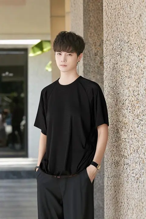 春夏用冷感速乾Tシャツ【アウトドア・男性用・弾力性・UVカット】
