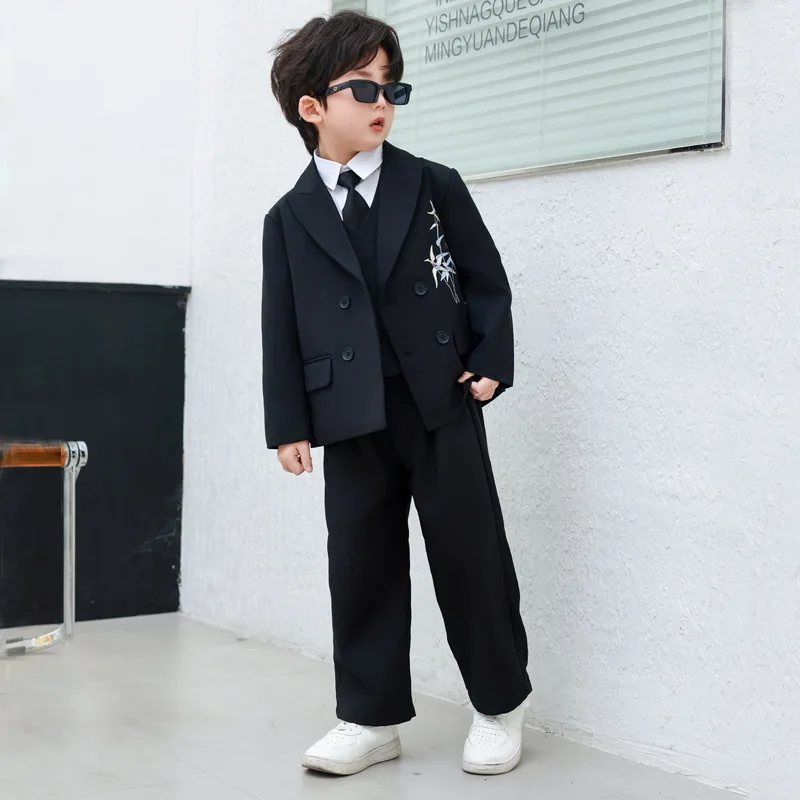 お宮参りの父親服装はカジュアルがいいの？伝統的スタイルとバランスを取るベストな選び方は？