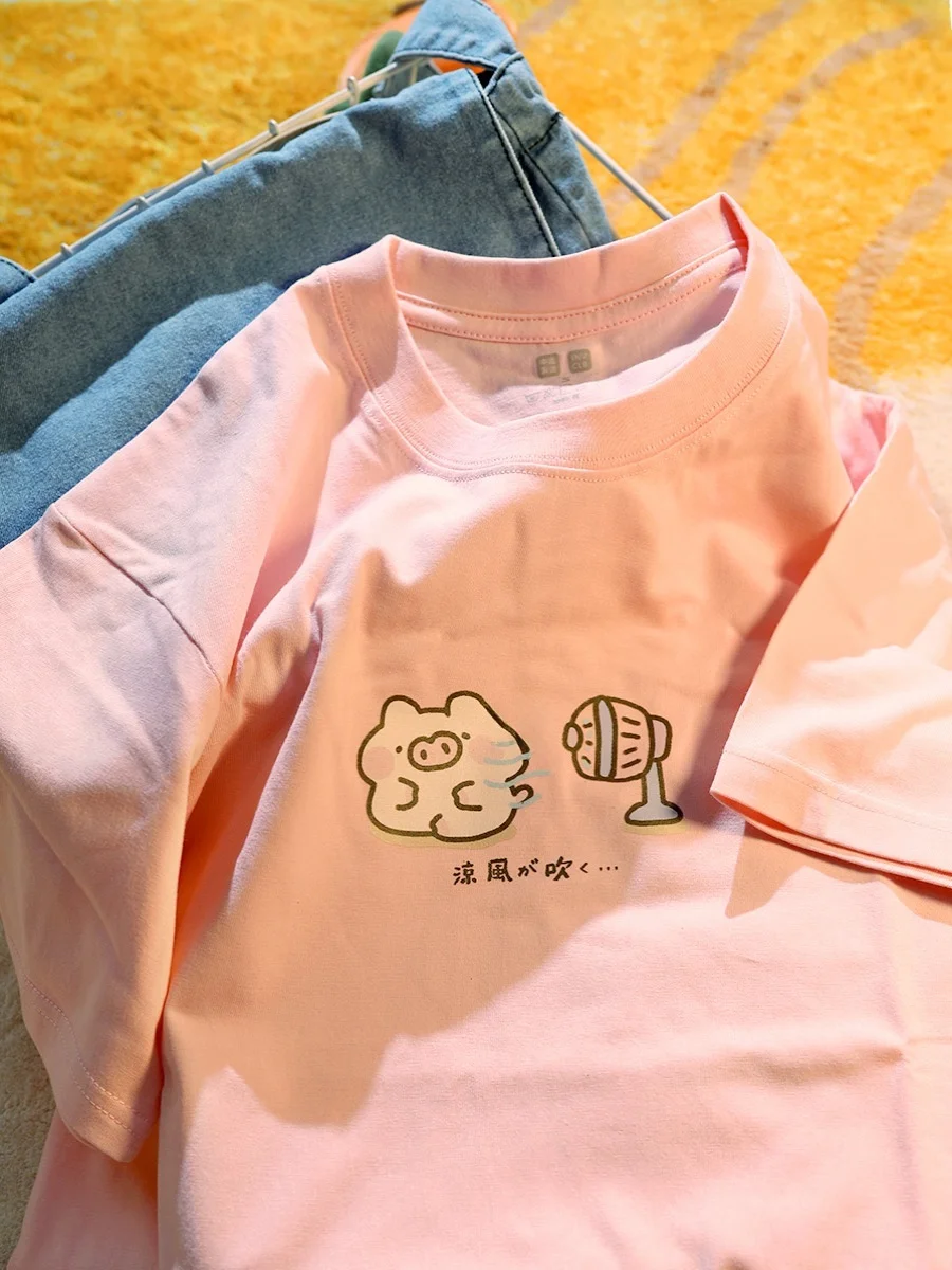 夏壁面 かわいい に合う色は？ピンクのカートゥーンTシャツが教えてくれたこと