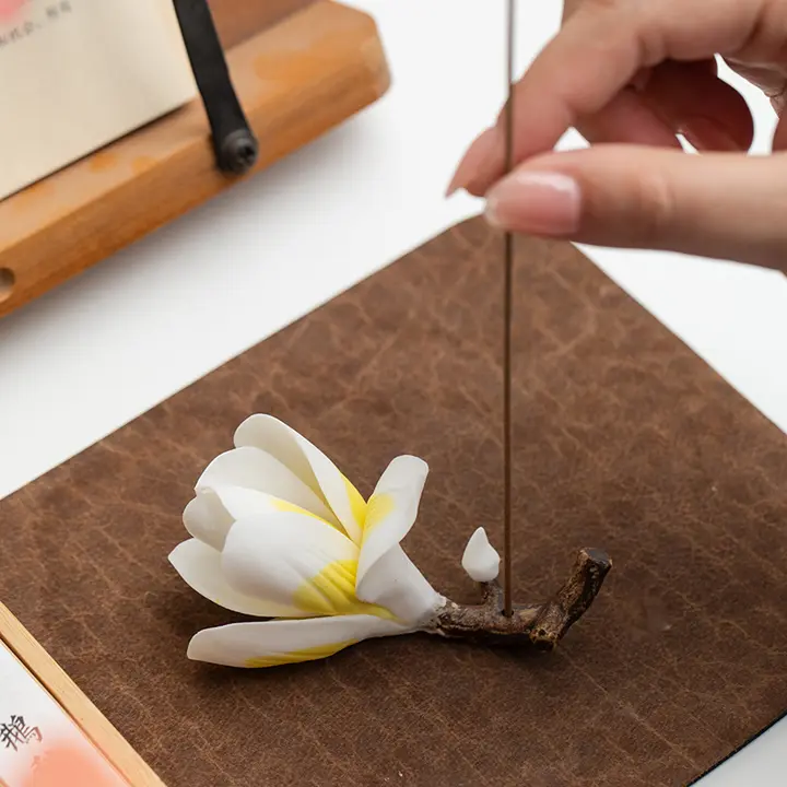 手作りの花デザイン香立て【陶器製・インテリア用・高級感】