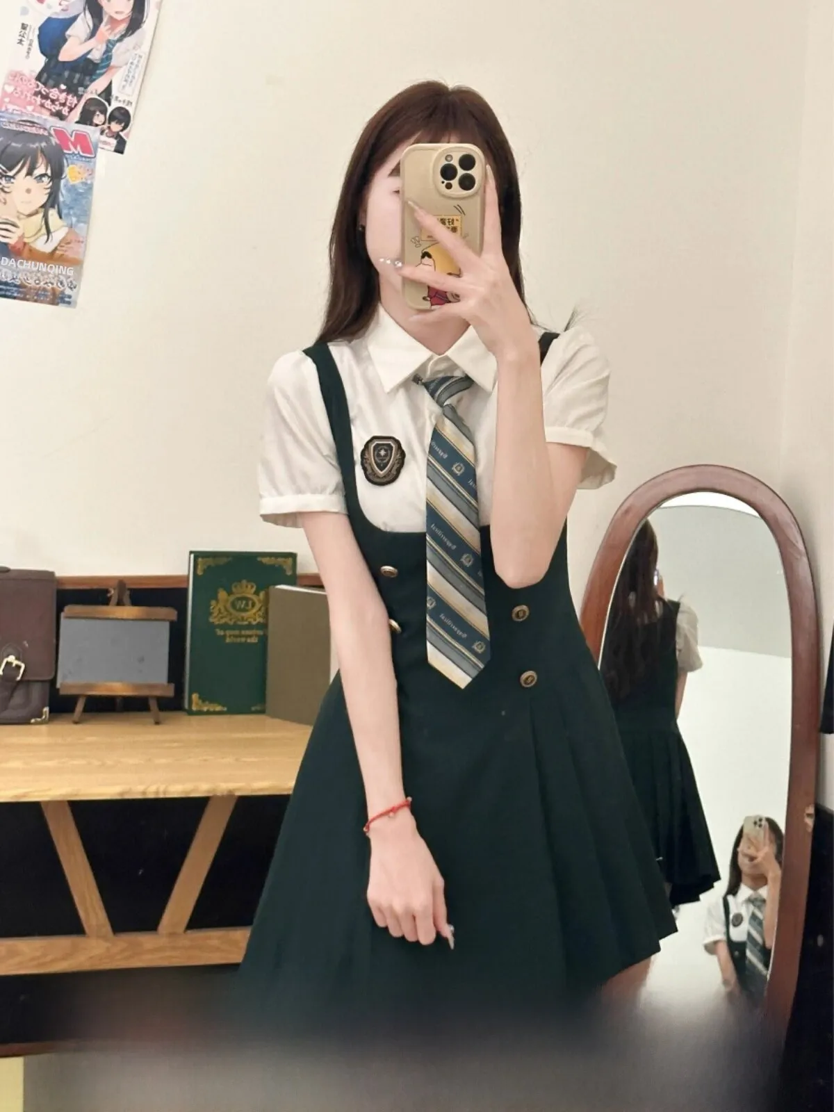 夏用ウエスト絞りデザインのモスグリーンJK制服風ワンピース： 中学生女子服の通学シーンに最適な学院風スタイル