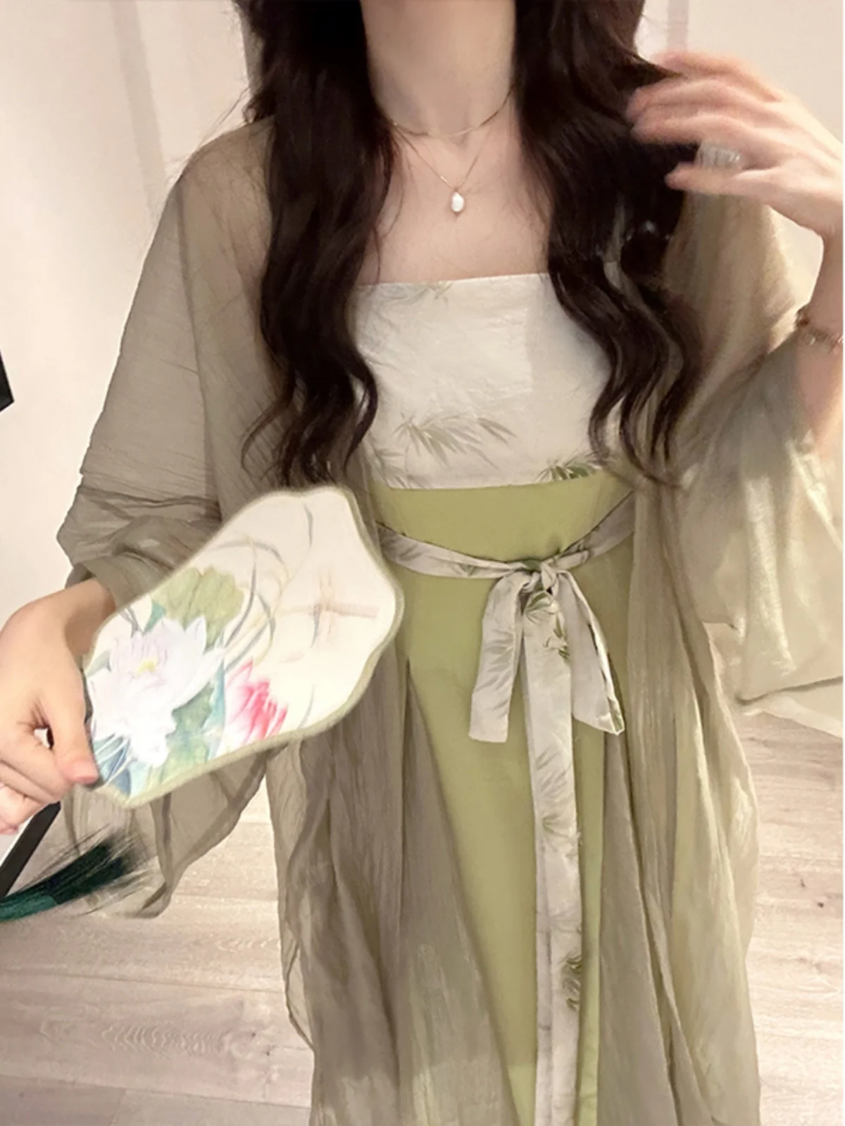 私服で新中式の美しさをどう選ぶ？竹のイラストと漢風が融合した吊りビスチェワンピースの魅力とは