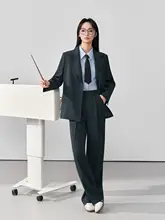 春向けグレーのビジネススーツ【女性用・職業用・上品なデザイン】（セットアップ対応）