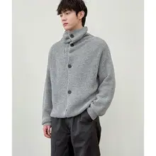 クル  ーネックデザインのメンズニット