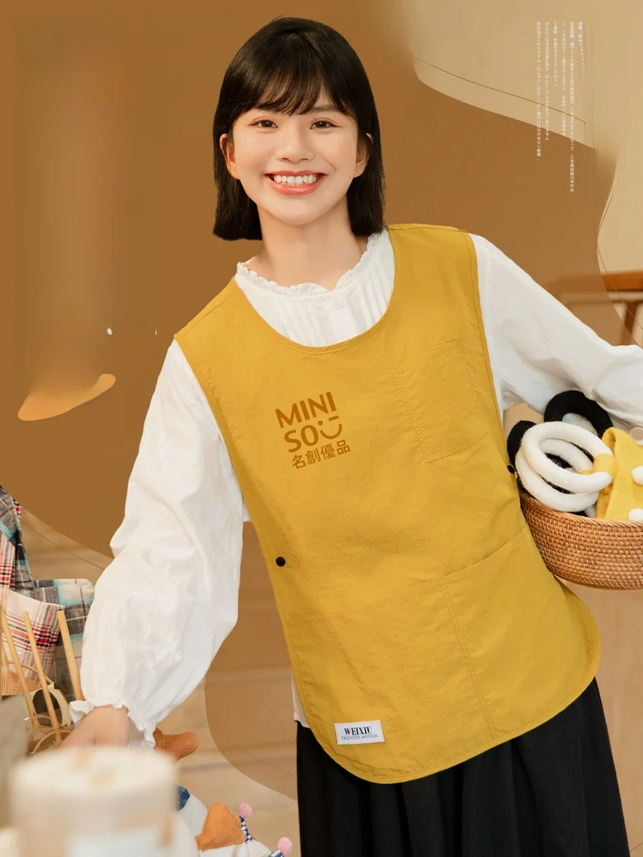防水機能付きカフェ用エプロンベスト：業務用女性スタッフ向けの油汚れ対策