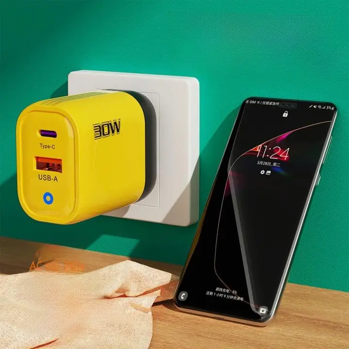 多口USB急速充電器【LEDライト付き・キッチン用便利ツール・穴あけ不要】（セットアップ対応）