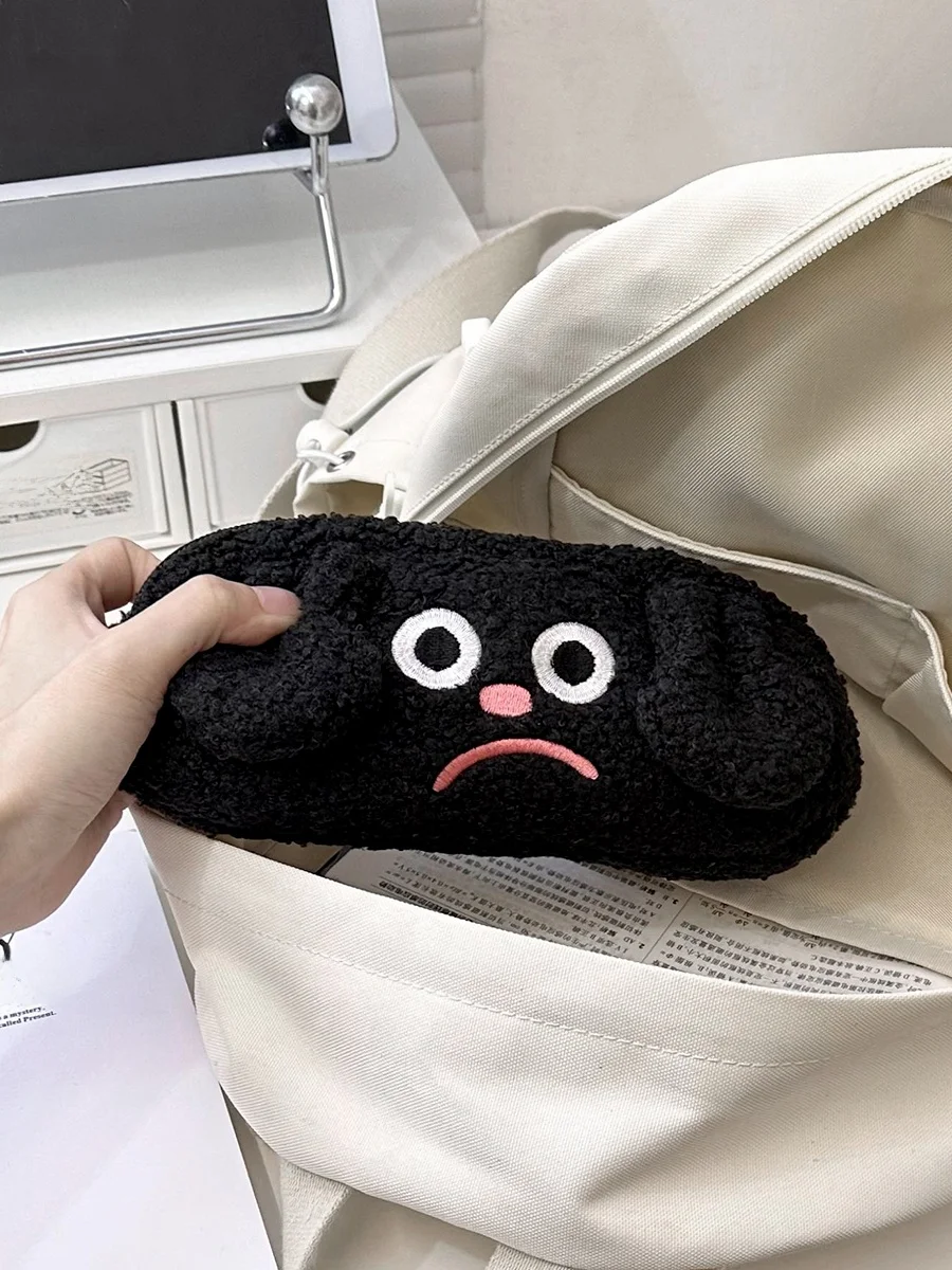 ペンケース レトロ と かわいい 大人 っ ぽい の違いは？学生時代の思い出を今も持つ、可愛いファー製ペンケースの選び方