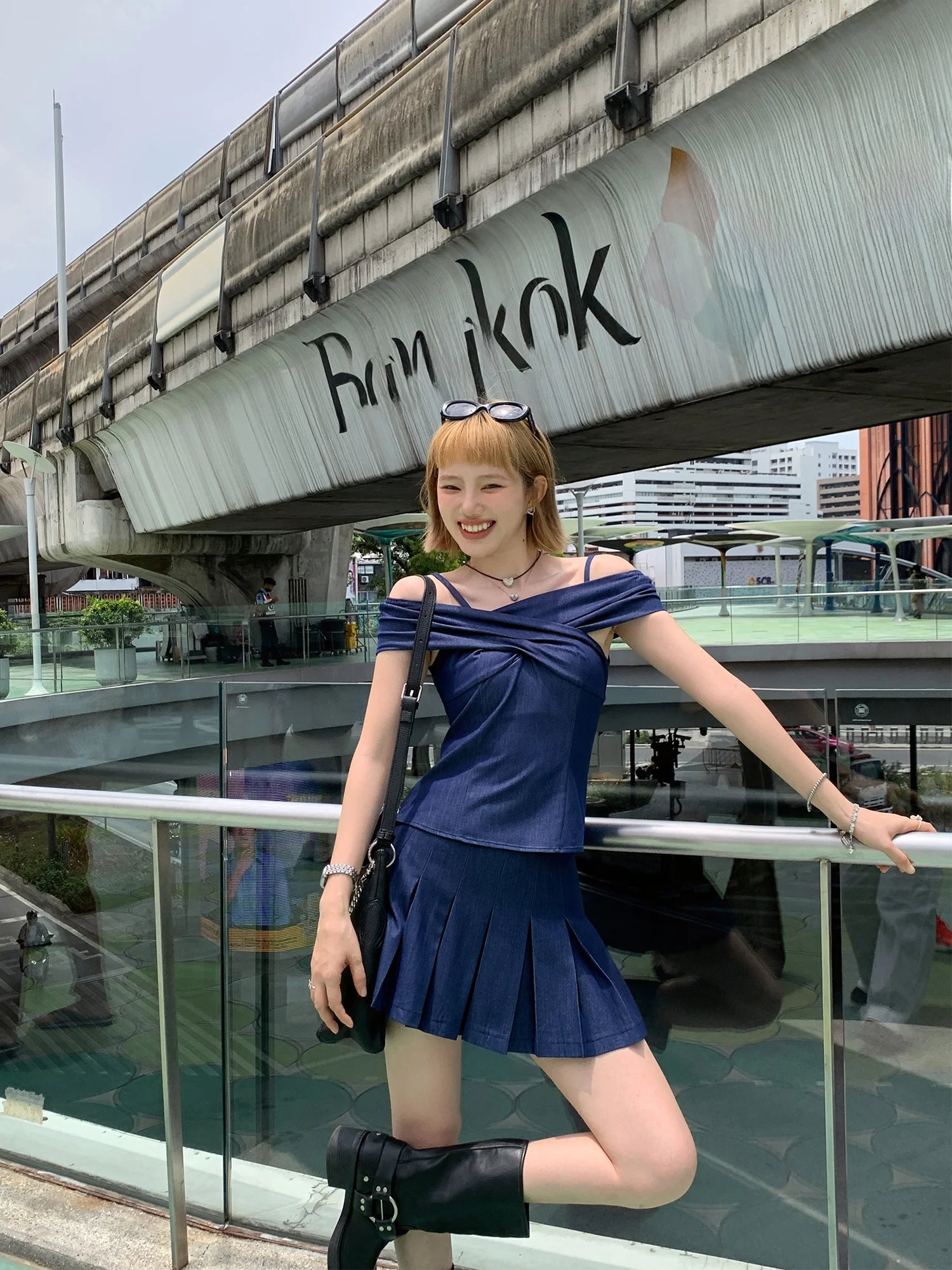 デートディナーに着る服は、カジュアルすぎるのとフォーマルすぎるのどっちがいいの？