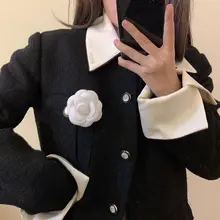 山茶花ブローチ【高級感あるデザイン・復古的な花・スーツコート用】