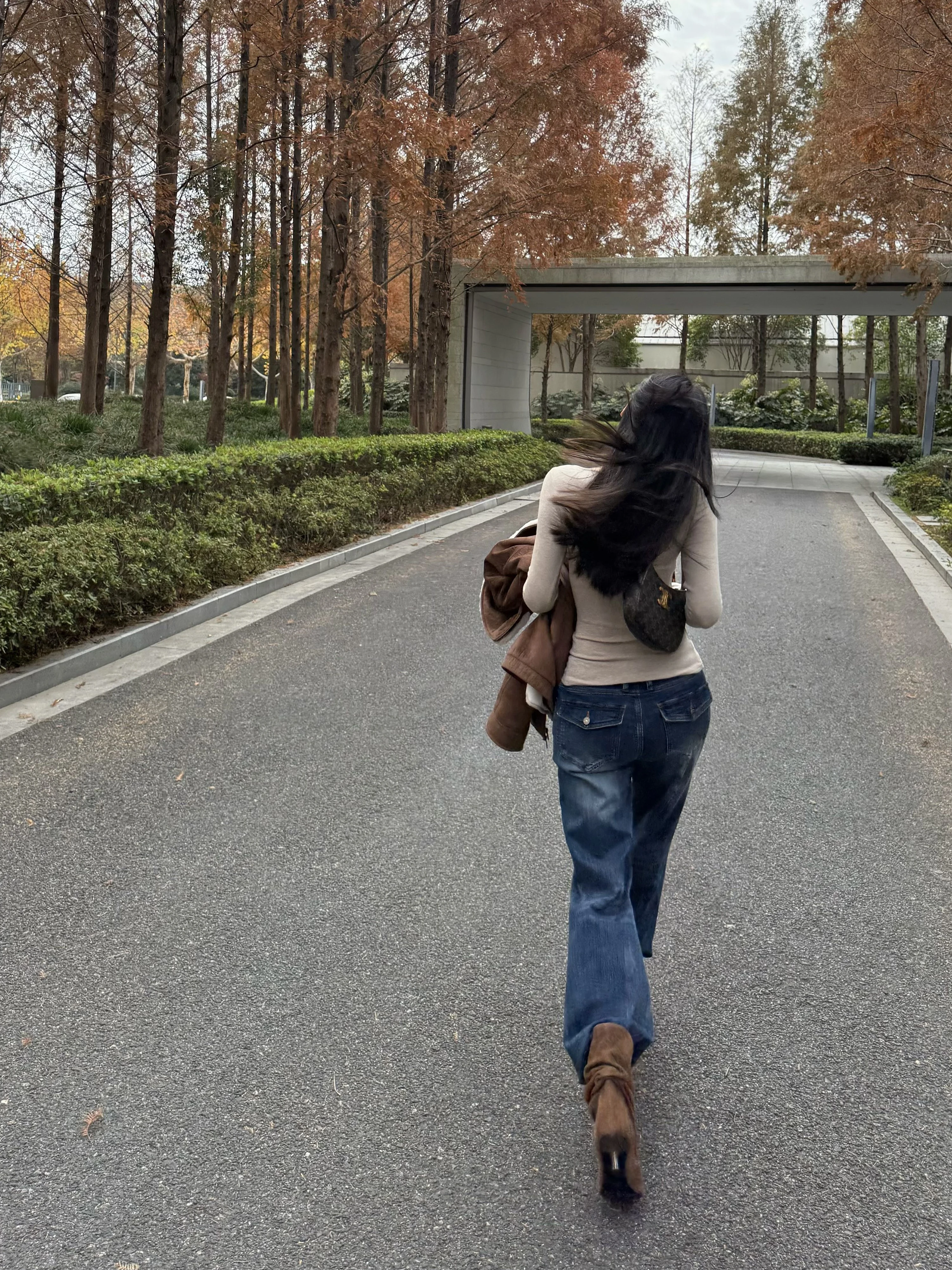 通勤の日常に欠かせないデニムパンツは、どう選ぶ？
