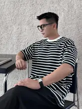 ストライプデザインの短袖Tシャツ【シンプル・ラウンドネック・メンズ用】