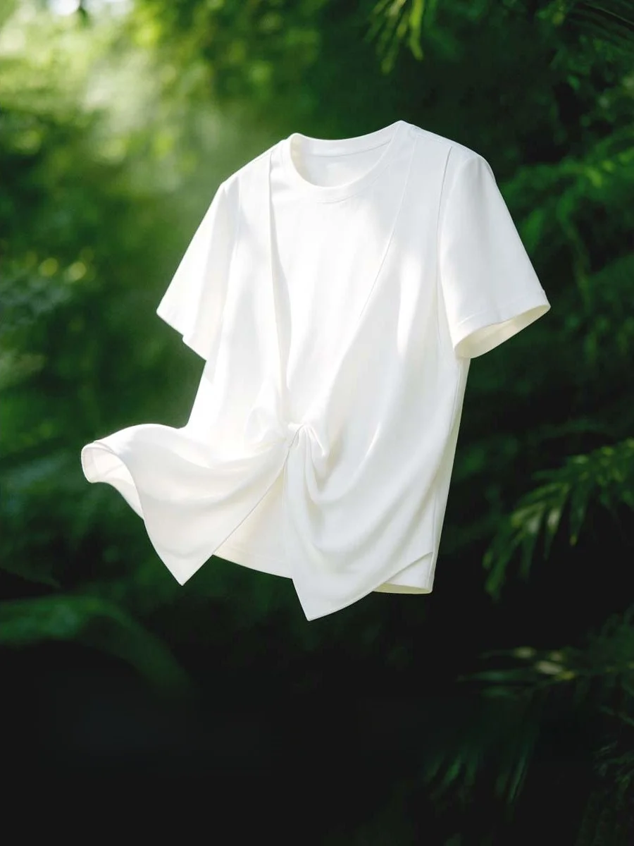 「Tシャツイン」で失敗しない着こなしは？捻りデザインのカジュアルTシャツが解決する3つの理由
