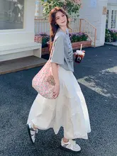 魅力的なドレススーツ【グレーの短袖Tシャツ・白のスカート・セットアップ対応】