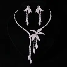 ダイニーニのデイジーロングピアス＆ネックレスセット【エレガントデザイン・パーティー用・結婚式アクセサリー】