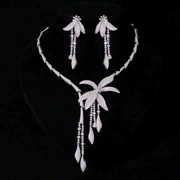 ダイニーニのデイジーロングピアス＆ネックレスセット【エレガントデザイン・パーティー用・結婚式アクセサリー】
