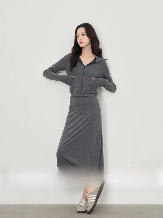 小柄向け 深灰色のカジュアルな婦人用セットアップ【春秋用・ルーズフィット】（セットアップ対応）