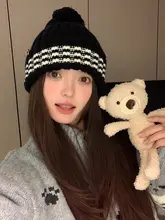 韓国風バイカラーストライプ編み帽子【レトロ・保温・秋冬用・ポンポン付き】
