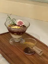 おしゃれなガラスアイスクリームカップ【底付き・デザート・ヨーグルト・プリン・ミルクシェイク・冷たい飲み物用】