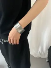 マットな質感のワイドバングル【小物デザイン・ビンテージ風・女性用】