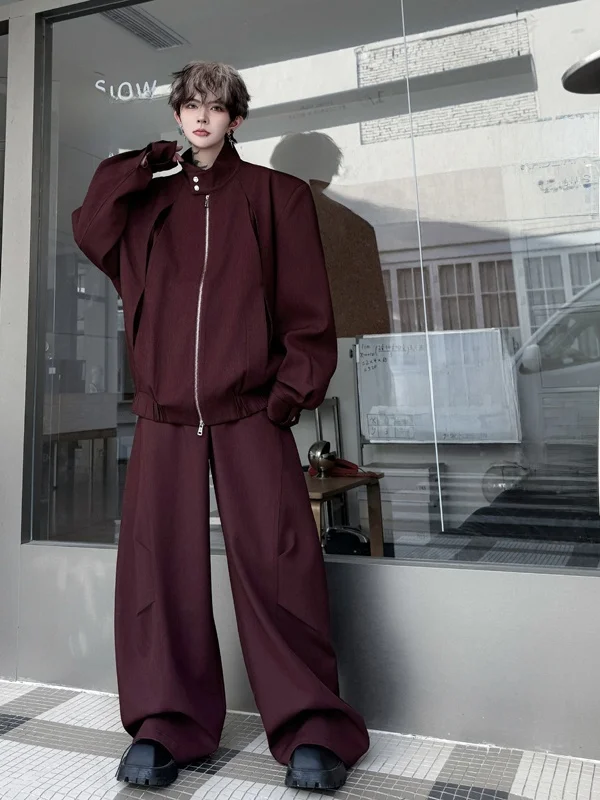 かっこいい空調服を選ぶには？深紅色の立襟ジャケットとワイドレッグパンツのセットアップが解決するリアルな悩み