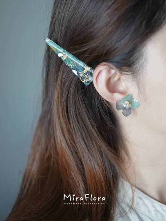 mira植物園 青緑のグラデーション花真花素材のヘアクリップ【特別なギフト】