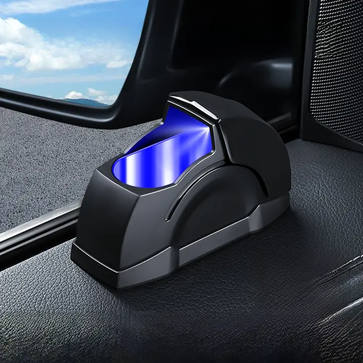 車用灰皿【高級デザイン・LEDライト付き・創造的な防飛灰機能】