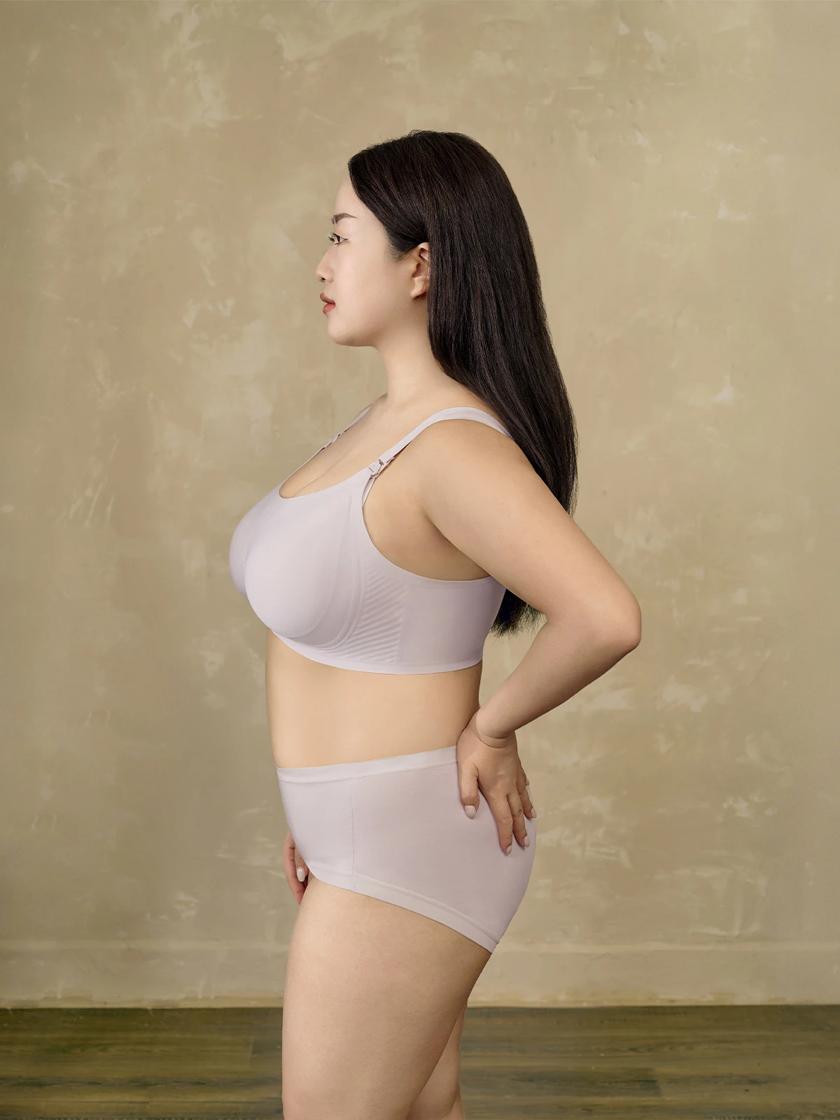 育乳ブラ 小さい人用：全罩杯無骨設計の快適性と通気性を実証