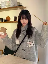 冬の日にぴったりなリボン付き犬柄セーターカーディガン【女性用・ゆったりニット】